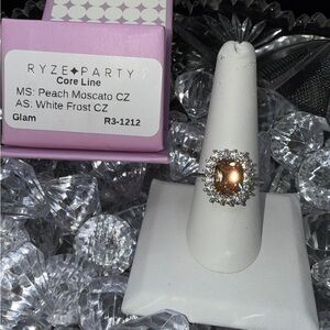 Ryze party peach moscato with white frost size 9.  New in box.  Sterling silver